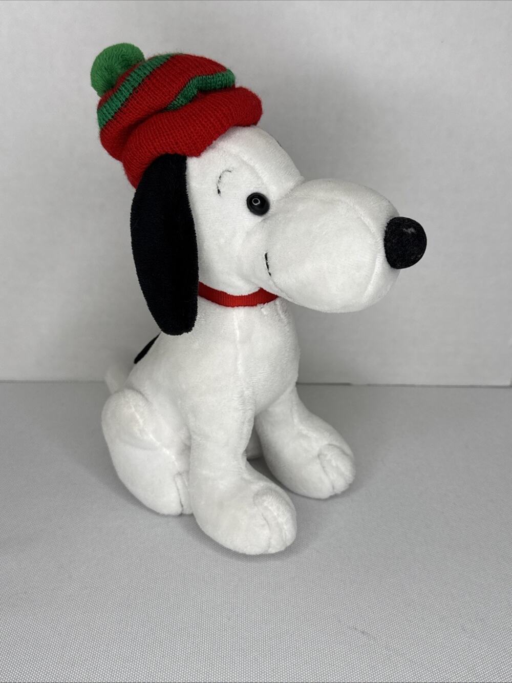 Dan Dee Snoopy Christmas Plush 2009 Peanuts Red Green Winter Hat Holiday